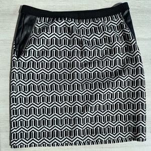 Rafaella Comfort black/white geometric pattern skirt Size PM faux leather side